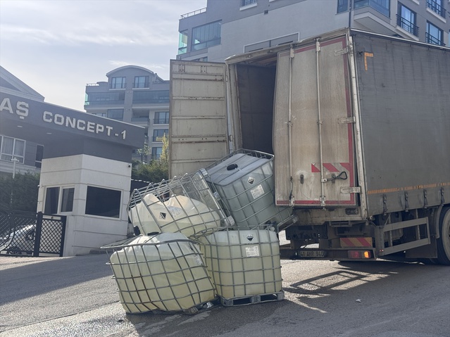 Bursa Nilüfer'de kimyasal sızıntısı nedeniyle İpek Caddesi trafiğe kapatıldı