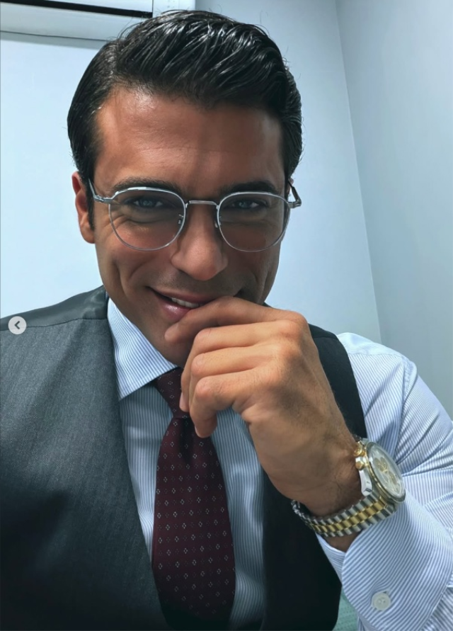 Can Yaman yine imaj değiştirdi! Sakallarını kesince bambaşka biri oldu