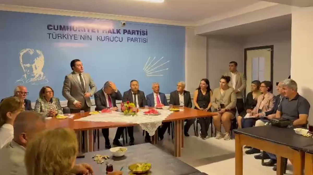 CHP Sözcüsü Sarı, Osmaniye\'de meclis üyelerine partide ayrışma yaşandığını söyledi