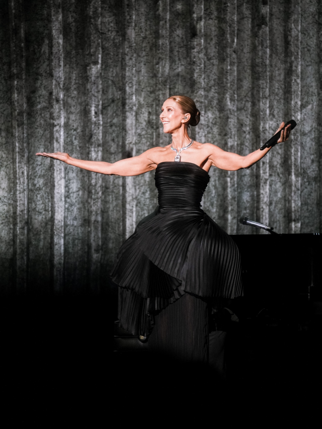 Céline Dion sahnede düştü, hiçbir şey olmamış gibi konsere devam etti