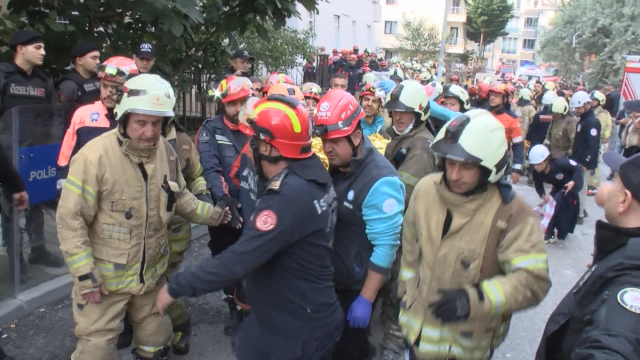 Çöken binadan kurtarılan vatandaş: Binamız çatlaktı, çatır çatır ses duyuluyordu