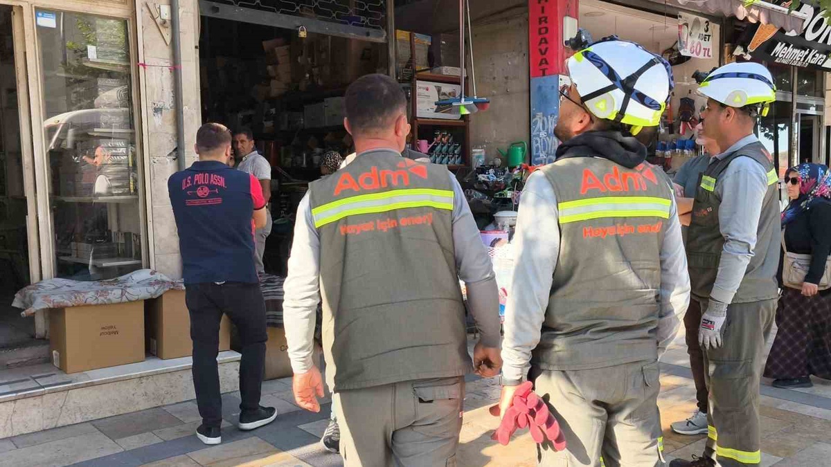 Denizli\'de Tomaş İş Hanı\'nda bilirkişi incelemesi sürerken elektrik ve su kesildi