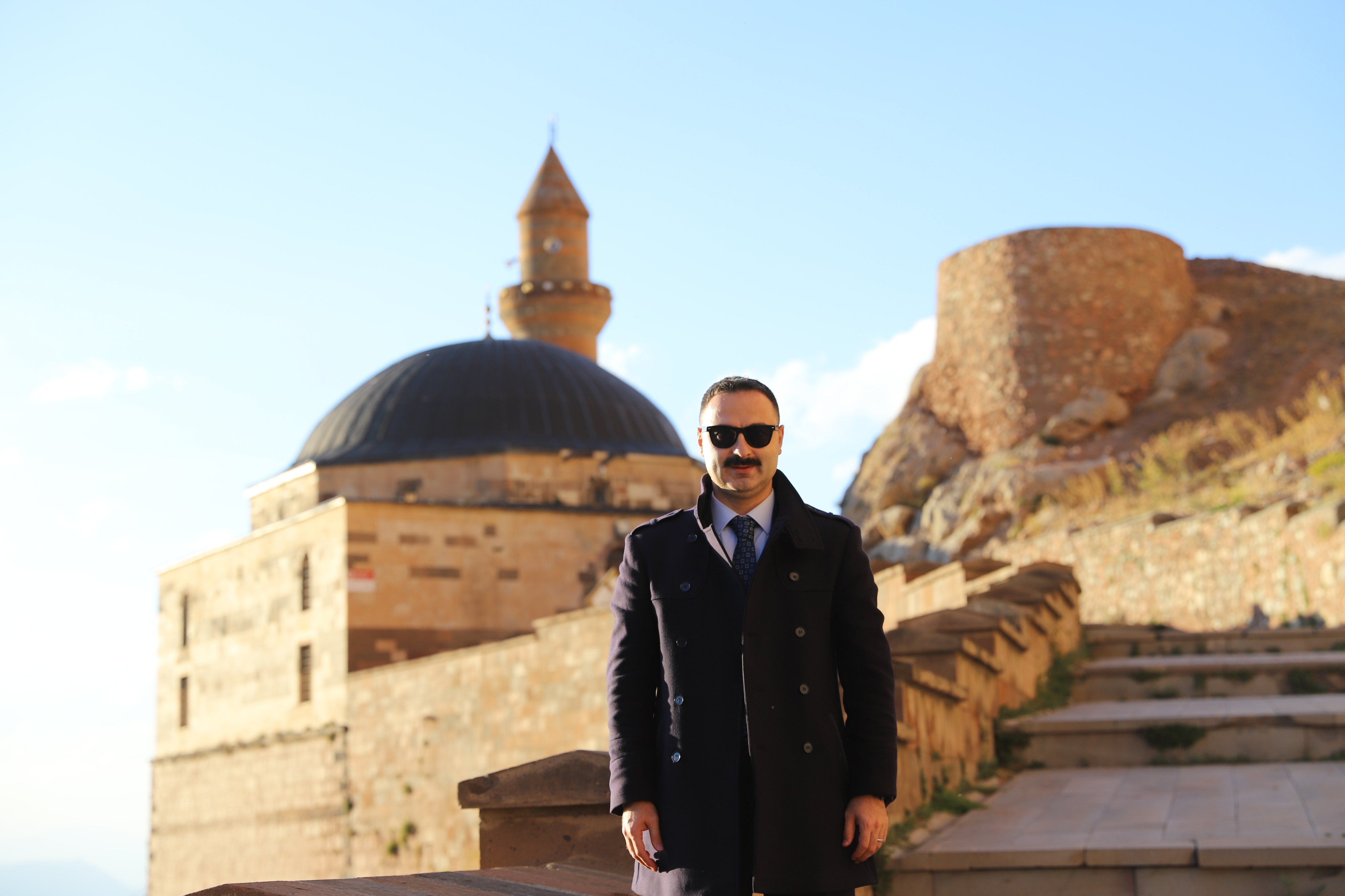 Doğubayazıt Kaymakamı Ayvat, Müftü eşliğinde Eski Bayezid Camii'ni inceledi