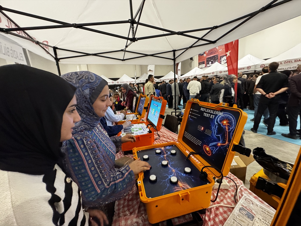 Elazığ\'da BilimFest açıldı, 100\'ü aşkın stantta teknoloji ürünleri sergileniyor