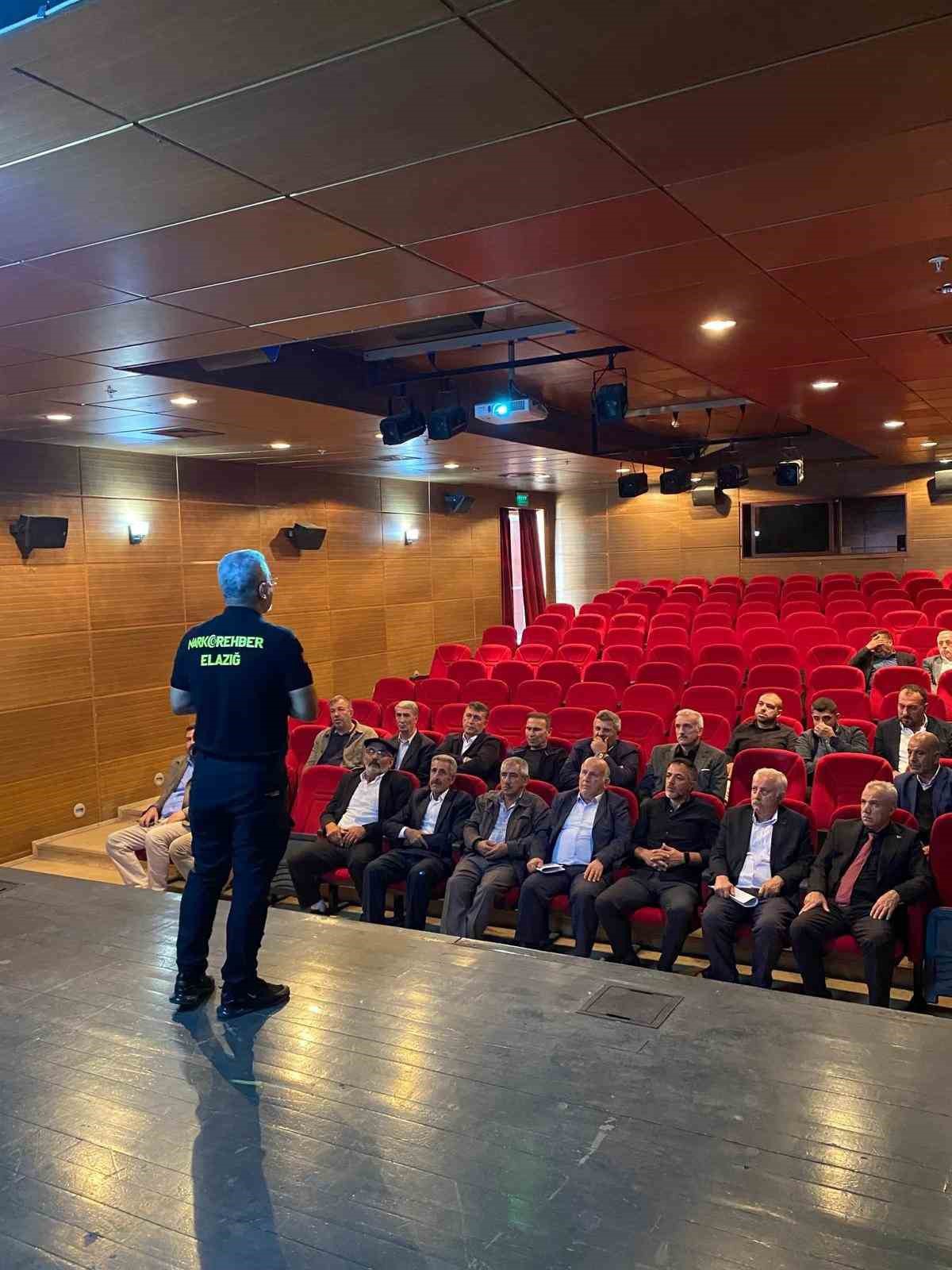 Elazığ\'da muhtarlar uyuşturucuyla mücadelede ihbar mekanizmalarını dinledi