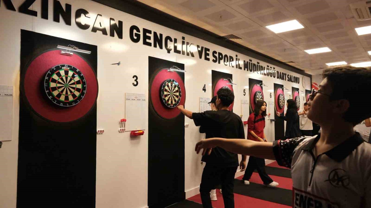 Erzincan\'da Dart İl Birinciliği 13 Şubat Şehir Stadı Dart Salonu\'nda başladı