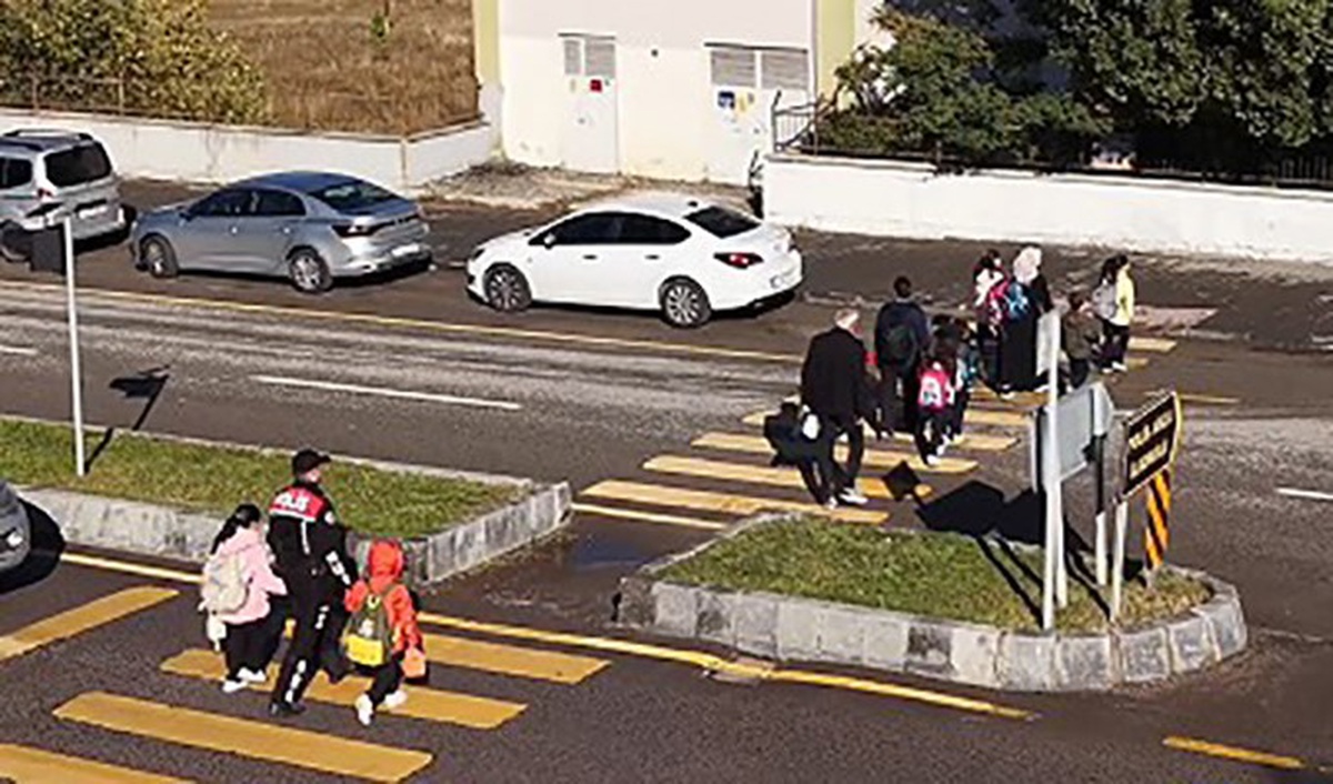 Erzurum Emniyeti okul denetimlerini sürdürüyor, Siber ekipler sosyal medyayı izliyor