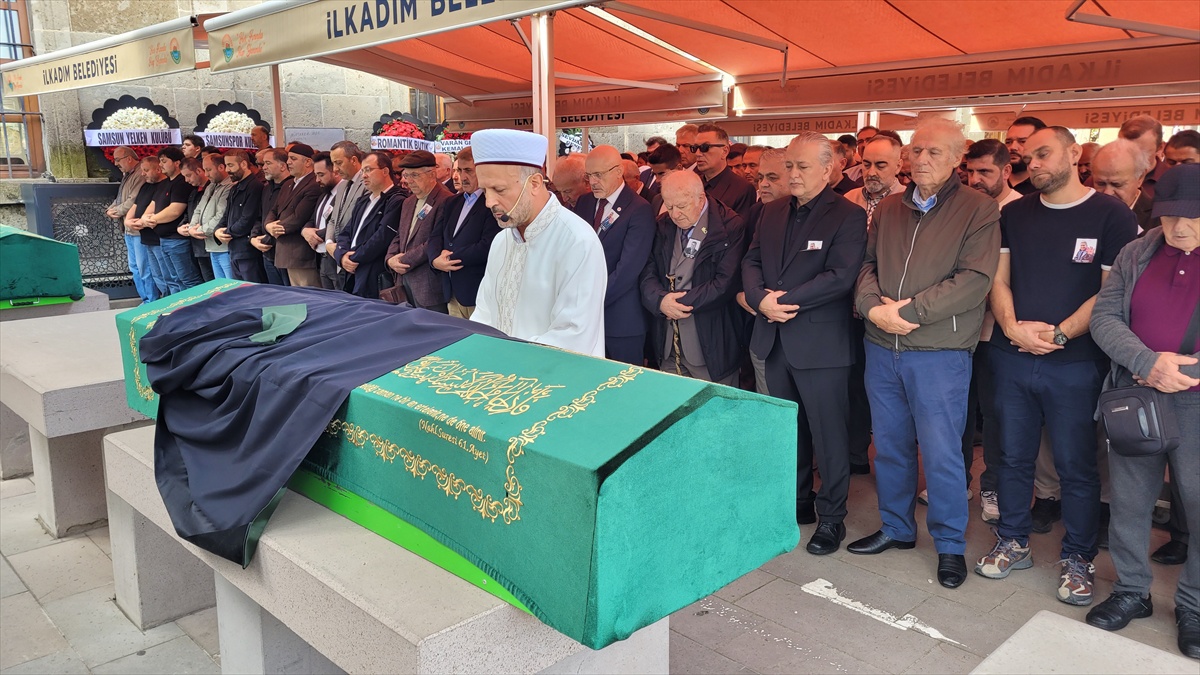 78 yaşındaki eski Samsunspor yöneticisi Refik Moral, Samsun\'da toprağa verildi