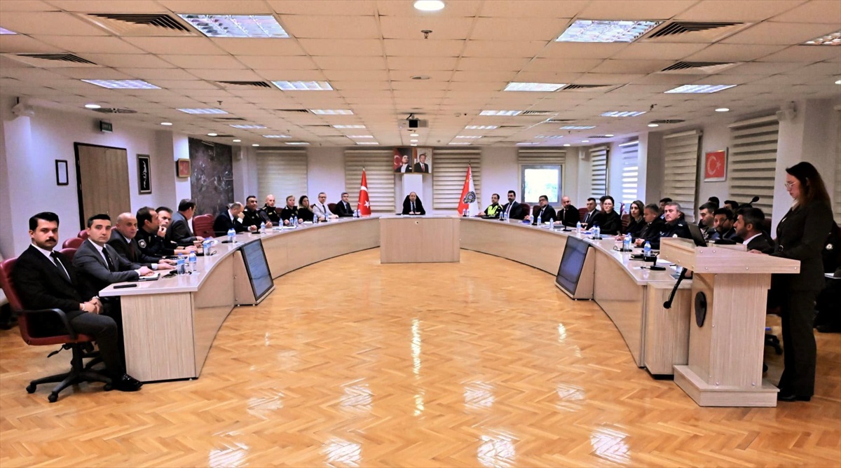 Eskişehir\'de okul güvenliği tedbirleri Emniyet Müdürü Yılmaz başkanlığında görüşüldü
