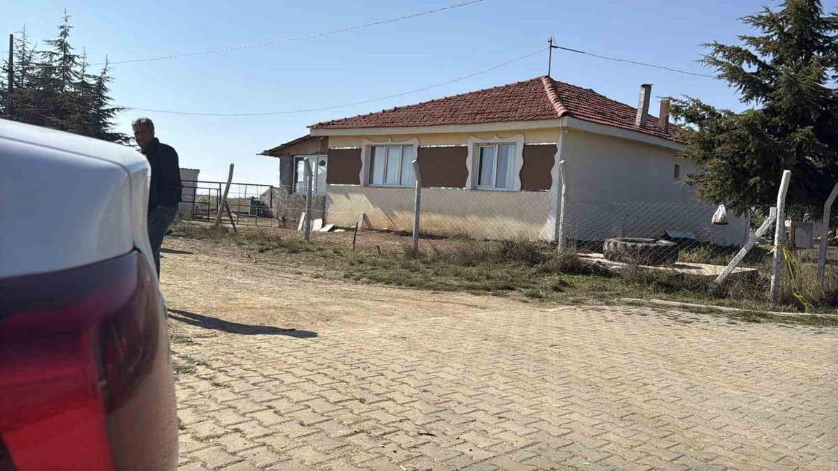Eskişehir\'de 15 yaşındaki lise öğrencisi, amcasını öldürüp jandarmaya teslim oldu