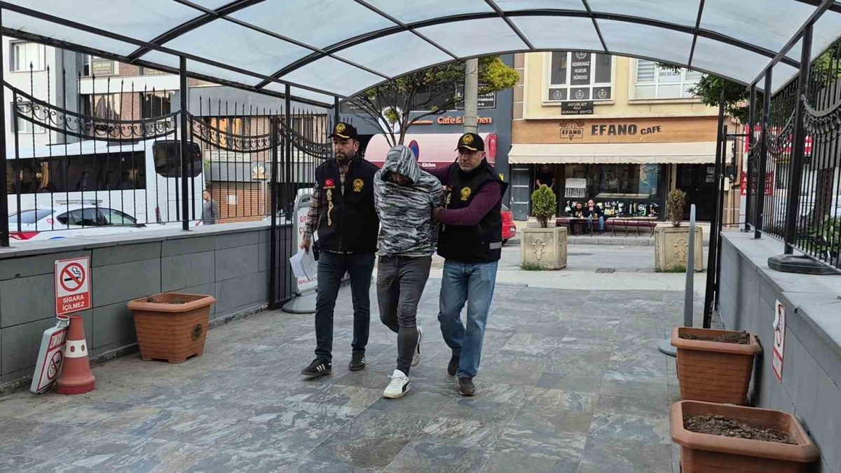 Eskişehir Tepebaşı\'nda bıçaklanan şahıs hastanede öldü, kaçan şüpheli tutuklandı