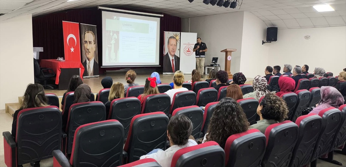 Eskişehir\'de 500 öğrenci ve 65 kişiye NARKOREHBER eğitimi verildi