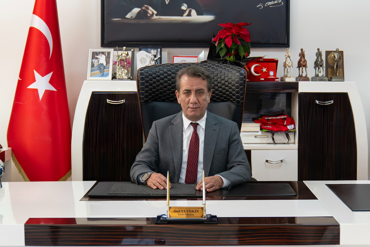 Fadime Akbal, Efeler\'de boşandığı kişinin silahlı saldırısında öldürüldü