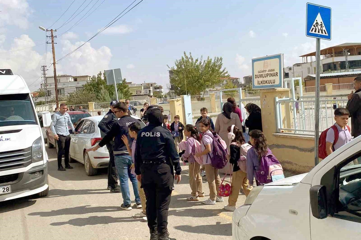 Gaziantep Araban\'da okul çevrelerinde trafik ve servis denetimleri sıklaştırıldı