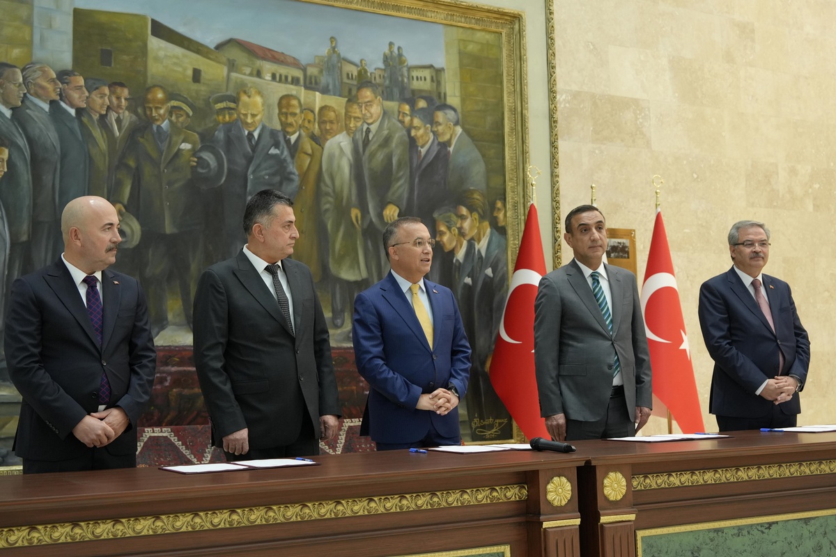 Gaziantep Valiliği 65 bin öğrenciye ayakkabı için hayırseverlerle anlaşma sağladı