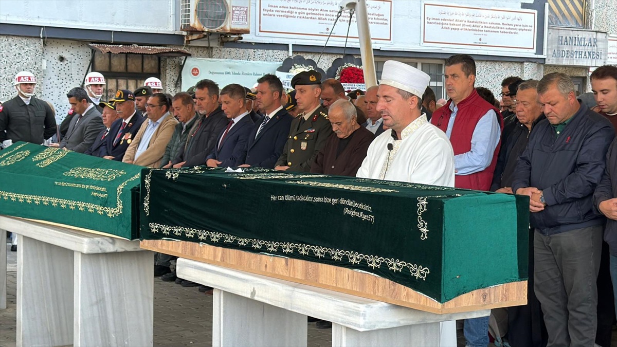 Girne açıklarında batan gemide ölen Orhan Bekret Tekirdağ Çorlu\'da toprağa verildi