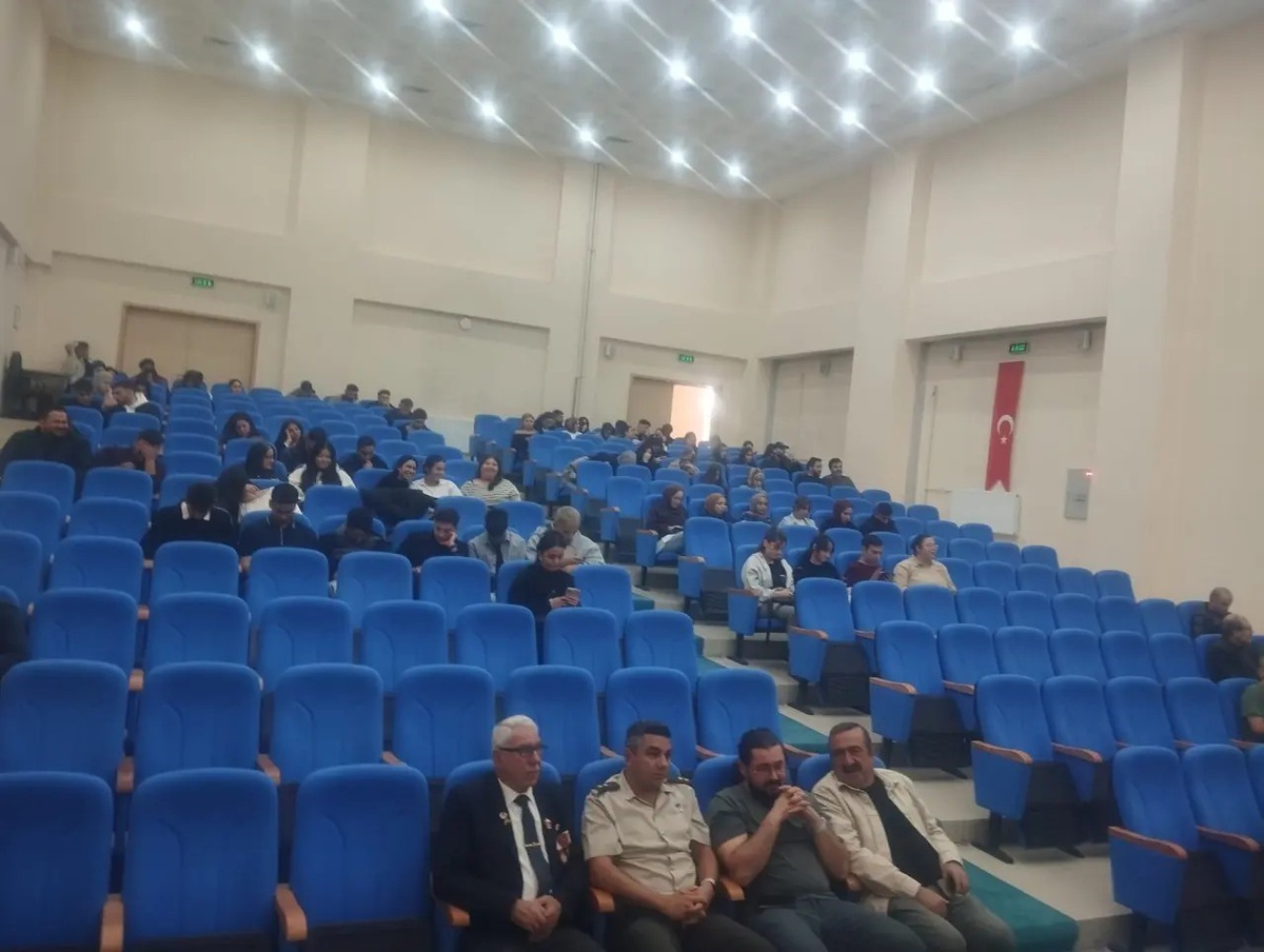 Gümüşhane Üniversitesi\'nde Hacı Mecit Efendi\'nin Madur Dağı gece baskını anlatıldı