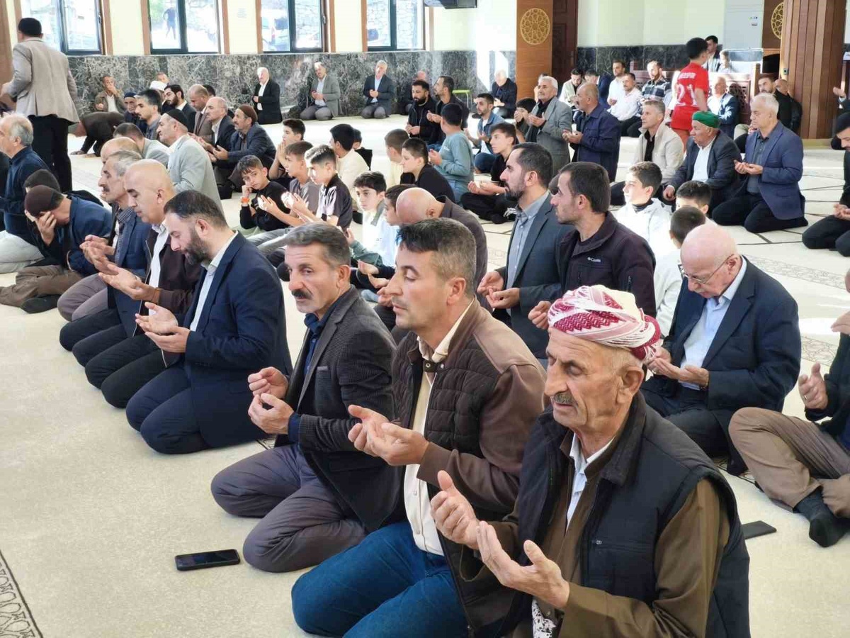 Hakkari\'de hatim ve mevlit programında vefat eden din görevlileri anıldı