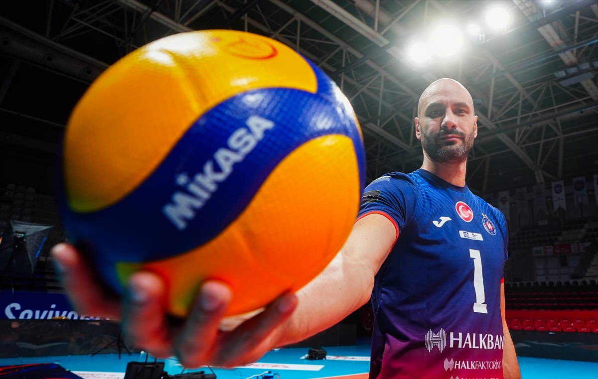 Stoytchev Halkbank\'ın hedeflerini anlattı, Kaziyski Ankara\'da memnun olduğunu söyledi