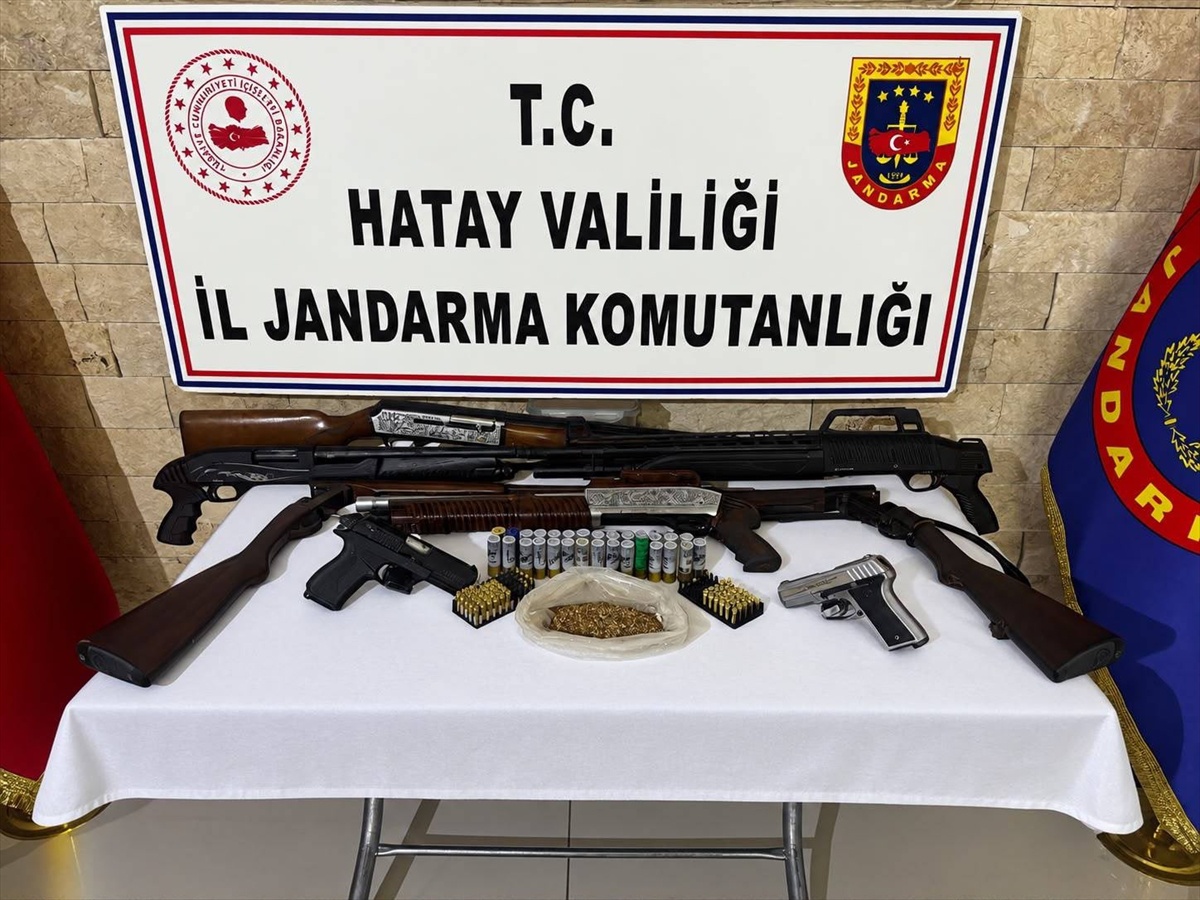 Hatay Antakya\'da jandarma, kurusıkı tabancaları dönüştüren zanlıyı gözaltına aldı