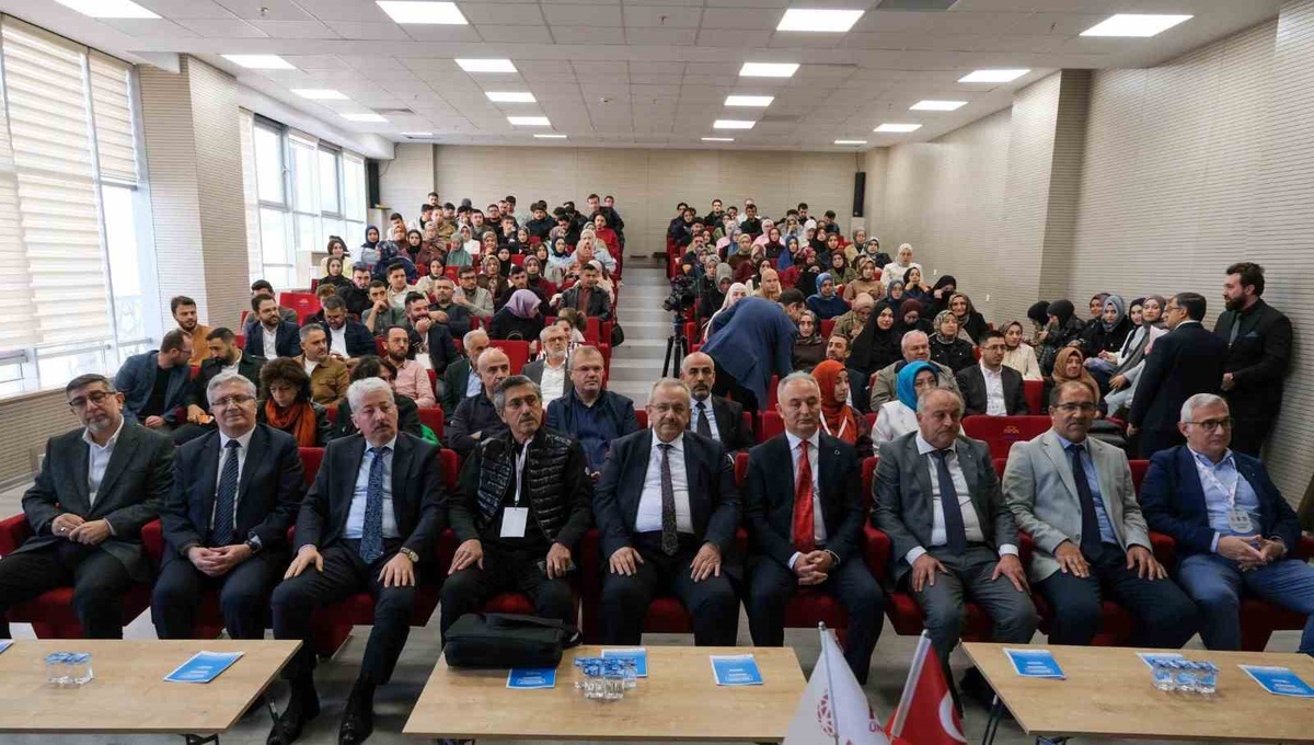 Hitit Üniversitesi\'nde Din ve Coğrafya Sempozyumu 13 oturumda 60 bildiriyle başladı