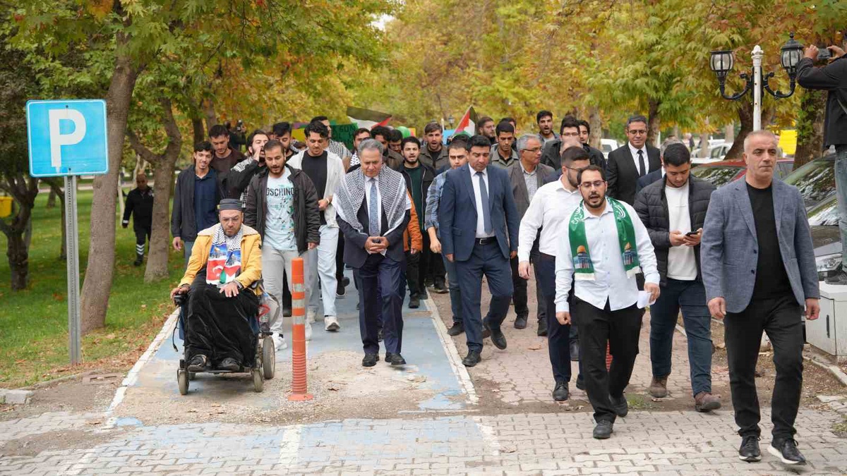 İnönü Üniversitesinde Filistin\'e destek yürüyüşüne Rektör Akpolat katıldı