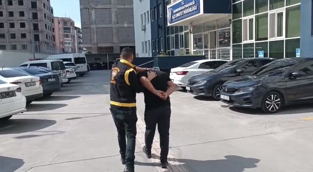 İskenderun\'da 2 yıl 6 ay hapis cezasıyla aranan şahıs yakalanıp tutuklandı