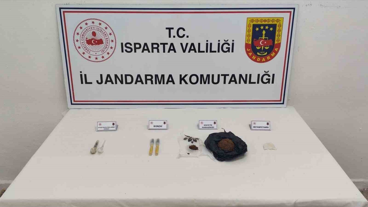 Isparta\'da jandarma son bir ayda 62 uyuşturucu şüphelisini yakaladı, 5 tutuklandı