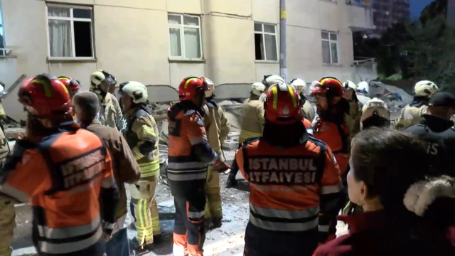 İstanbul Maltepe'de 7 katlı binada çökme oldu! Bölgeye çok sayıda ekip sevk edildi
