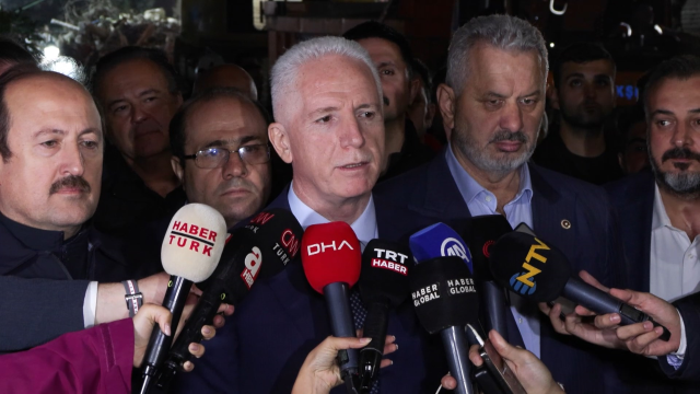 İstanbul Valisi Davut Gül: Maltepe'de çöken binanın enkazının altında yangın var