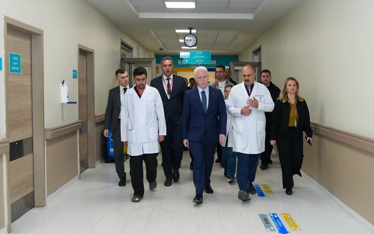 İstanbul Valisi Gül, Maltepe\'deki kısmi çökmede yaralananları hastanede ziyaret etti
