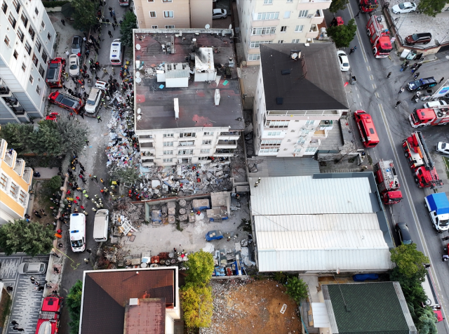 İstanbul'daki bina çökünce milyonlar e-Devlet'e akın etti