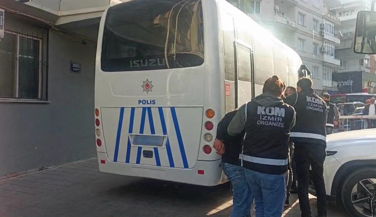 İzmir\'de Sercan Sayal\'ın suç örgütü operasyonunda 5 gözaltından 4\'ü tutuklandı