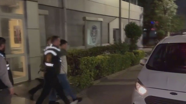 Kadıköy'de silah sesleri yükseldi! Polis son anda ikna etti