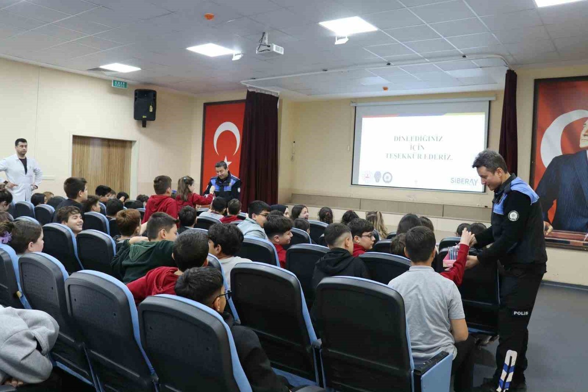 Kastamonu\'da 19 bin 362 öğrenciye \'Hayata Renk Verelim\' güvenlik eğitimi verildi
