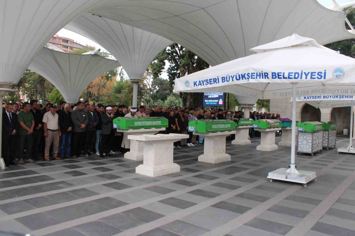 Kayseri\'de ceviz ağacından düşen 56 yaşındaki öğretmen hastanede hayatını kaybetti