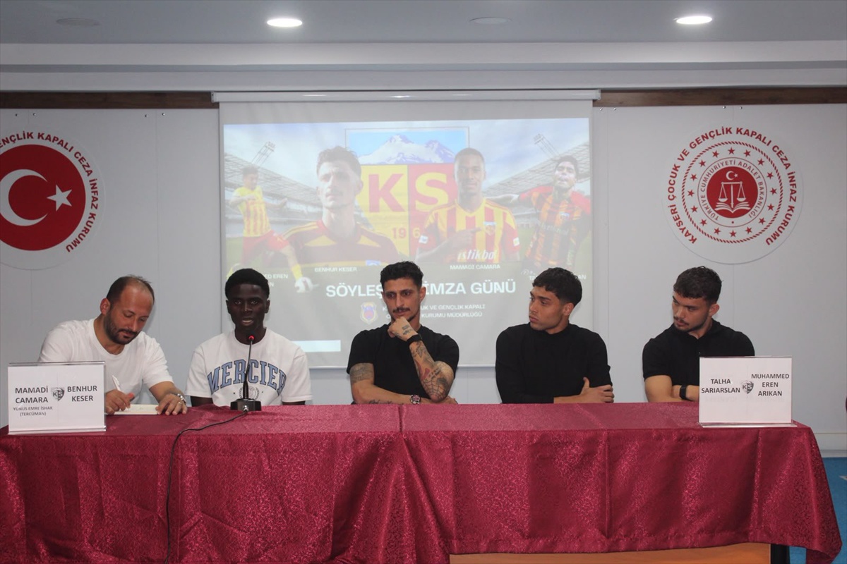 Kayserisporlu futbolcular Kayseri Çocuk ve Gençlik Cezaevi\'nde çocuk ve gençlerle buluştu