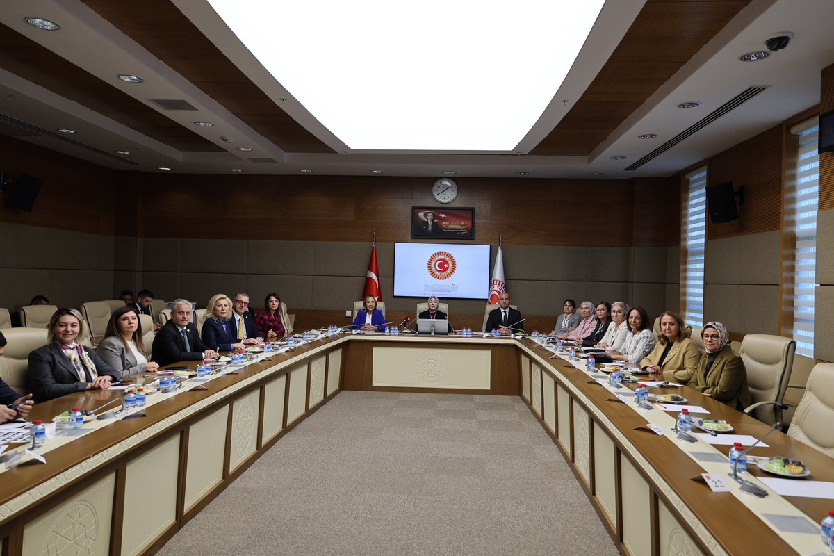KEFEK\'te nafakada adil çözüm vurgulandı, Gamze Taşçıer başkanvekili seçildi