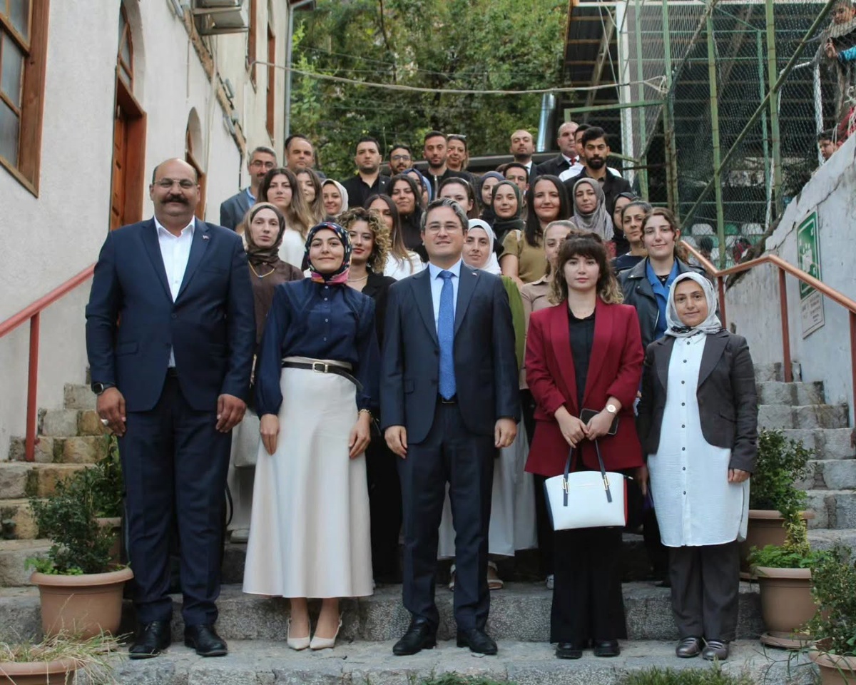 Kemaliye\'de 2026-2027 eğitim yılı toplantısında Kaymakam Arıkan öğretmenlerle buluştu