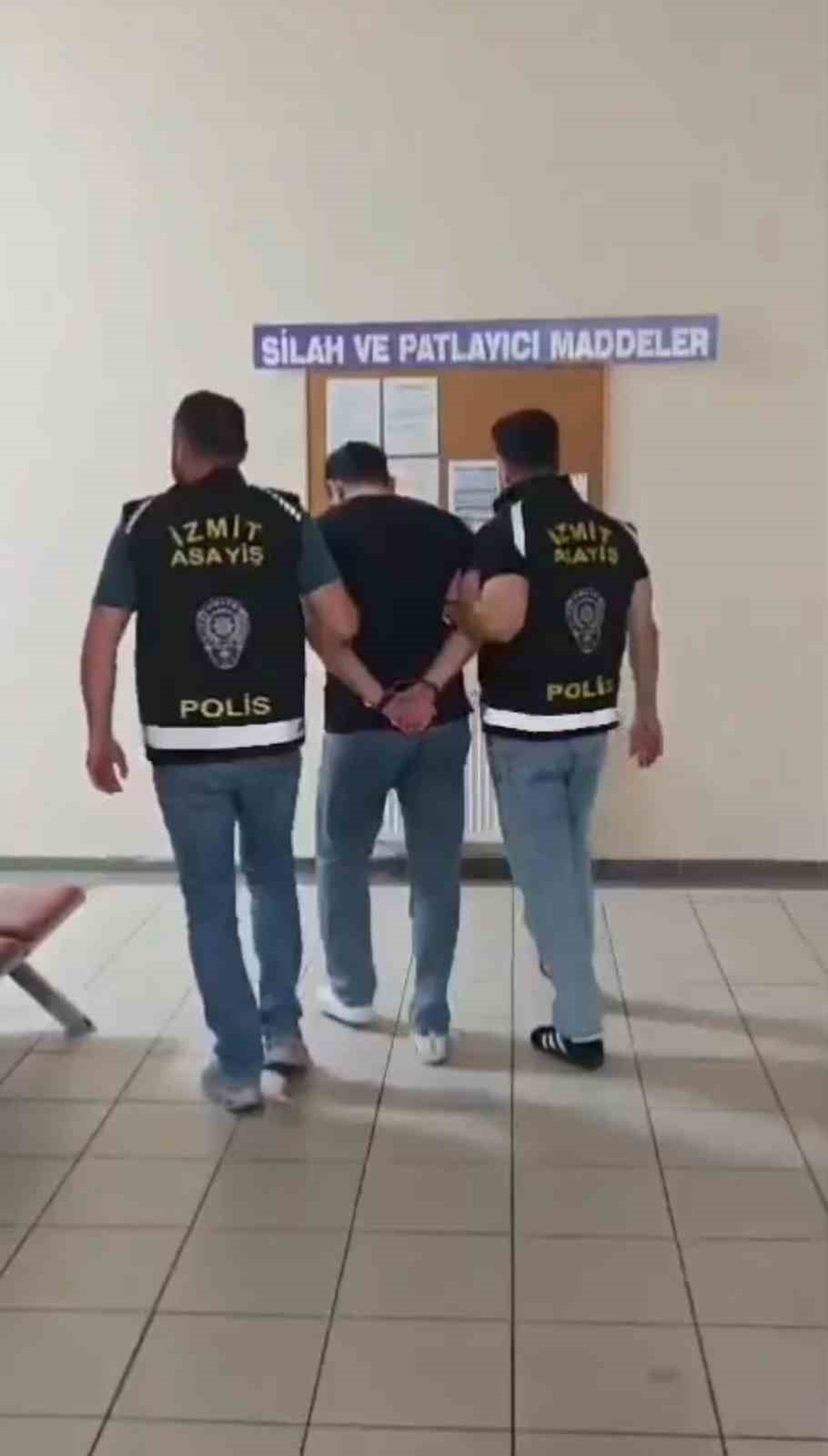 Kocaeli İzmit\'te hırsızlık şüphelisi 21 yıl 4 ay 22 gün kesinleşmiş cezayla yakalandı