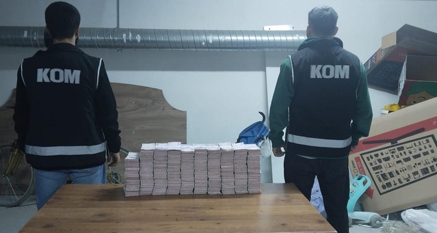 Pendik'te bodrumda saklanan 3 milyon 912 bin 800 TL'ye aklama kapsamında el konuldu