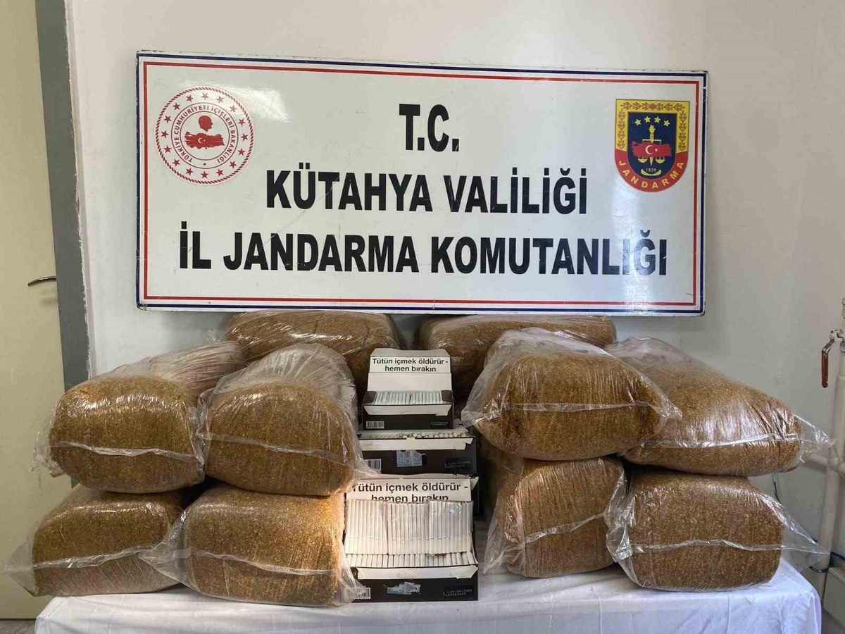 Kütahya\'da jandarmanın operasyonunda 61,5 kilo tütün, 2 bin makaron ele geçirildi