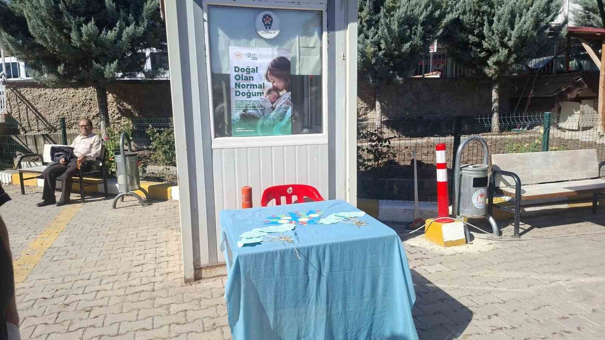Kütahya Hisarcık\'ta Devlet Hastanesinde emzirme ve normal doğum için stant açıldı