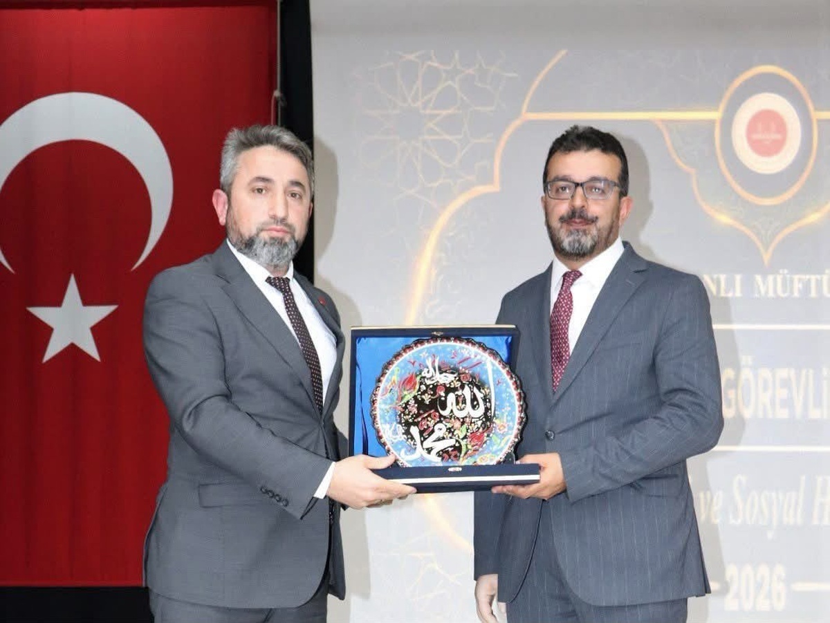 Kütahya Tavşanlı\'da cami konferansı sonrası hafızlık belgeleri ve ödüller verildi