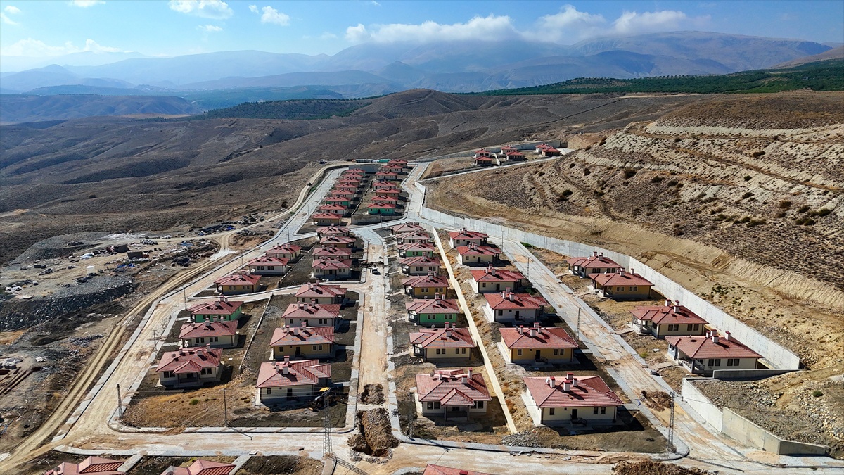 Malatya\'da deprem konutlarının hak sahiplerine teslimi devam ediyor