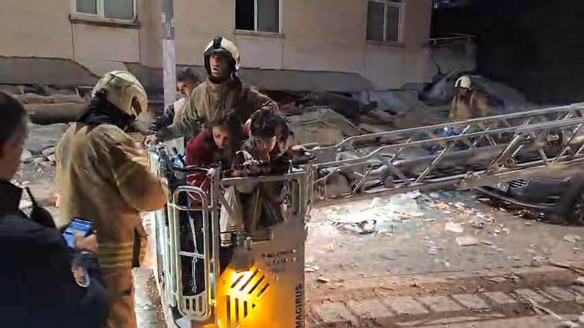 Maltepe Cevizli\'de 6 katlı bina çöktü, kalanların olduğu belirtildi, ekip sevk edildi