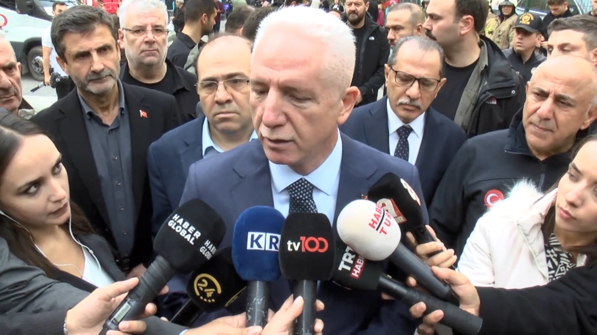 Vali Gül, Maltepe\'de çöken binada 6 yaşındaki çocukla canlı temas sağlandığını söyledi