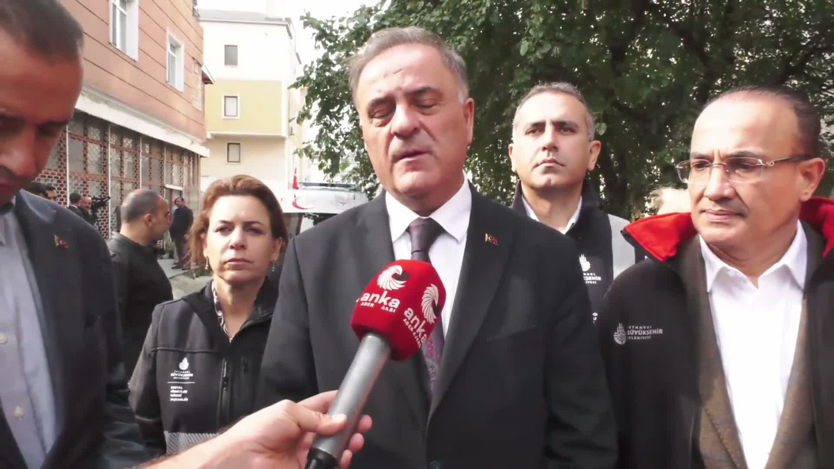 Maltepe\'de çöken binada 10 kişi kurtarıldı, 2 kişinin cansız bedenine ulaşıldı