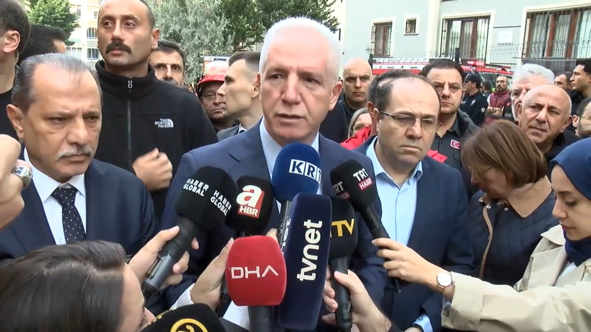 Maltepe\'de 7 katlı binanın ilk 3 katı çöktü, 5 kişi kurtarıldı, 3 kişi aranıyor
