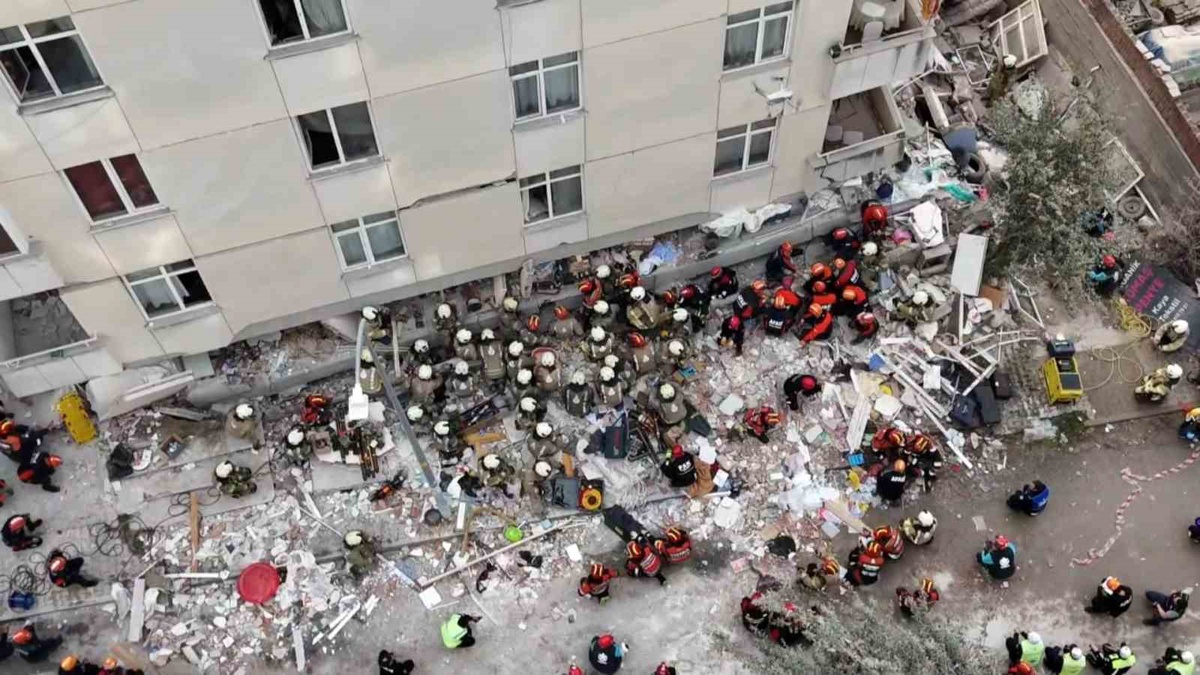 Maltepe\'de 7 katlı bina çöktü, soruşturmaya 1 başsavcı vekili ve 2 savcı atandı